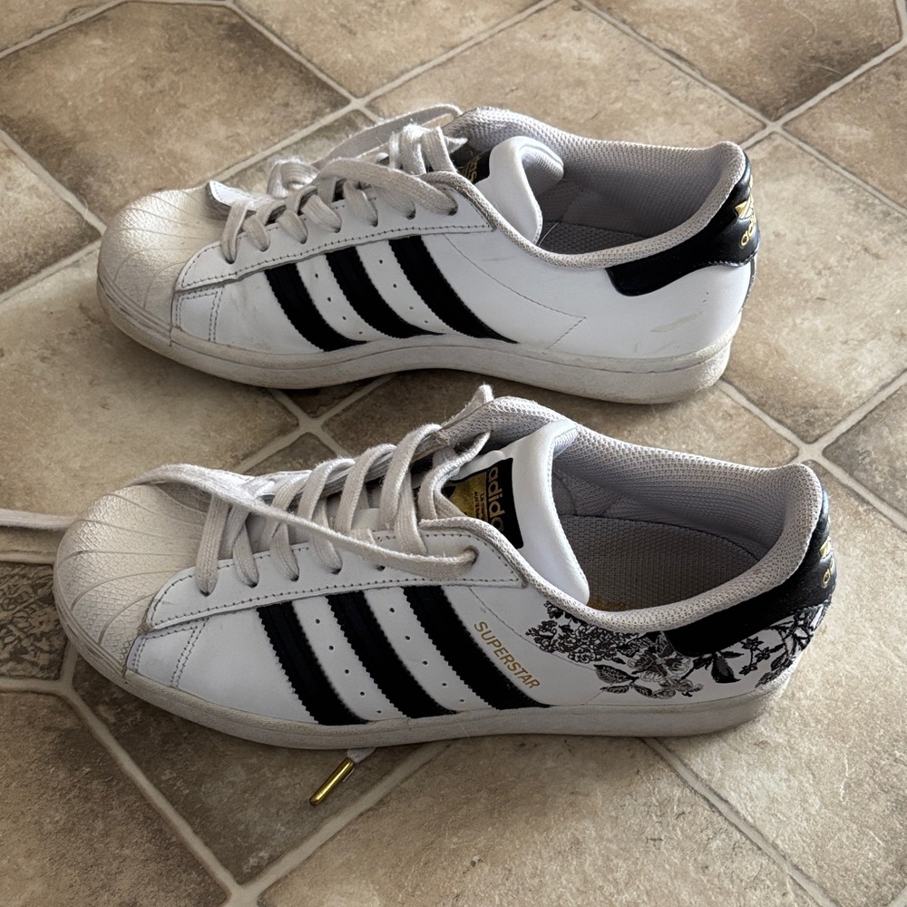 Adidas Superstars | Black & White Floral Embroidered Women Size 9 GUC